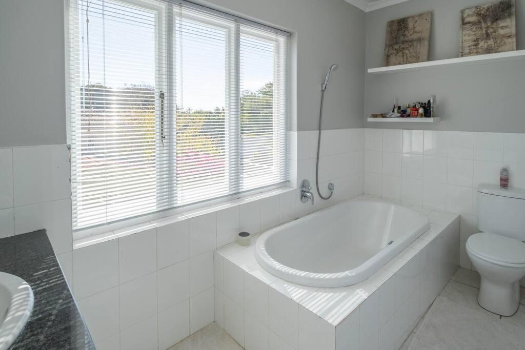 Spacious In Rondebosch Holiday home Cape Town