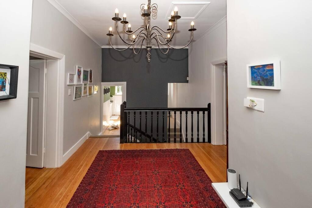 Spacious In Rondebosch Holiday home Cape Town