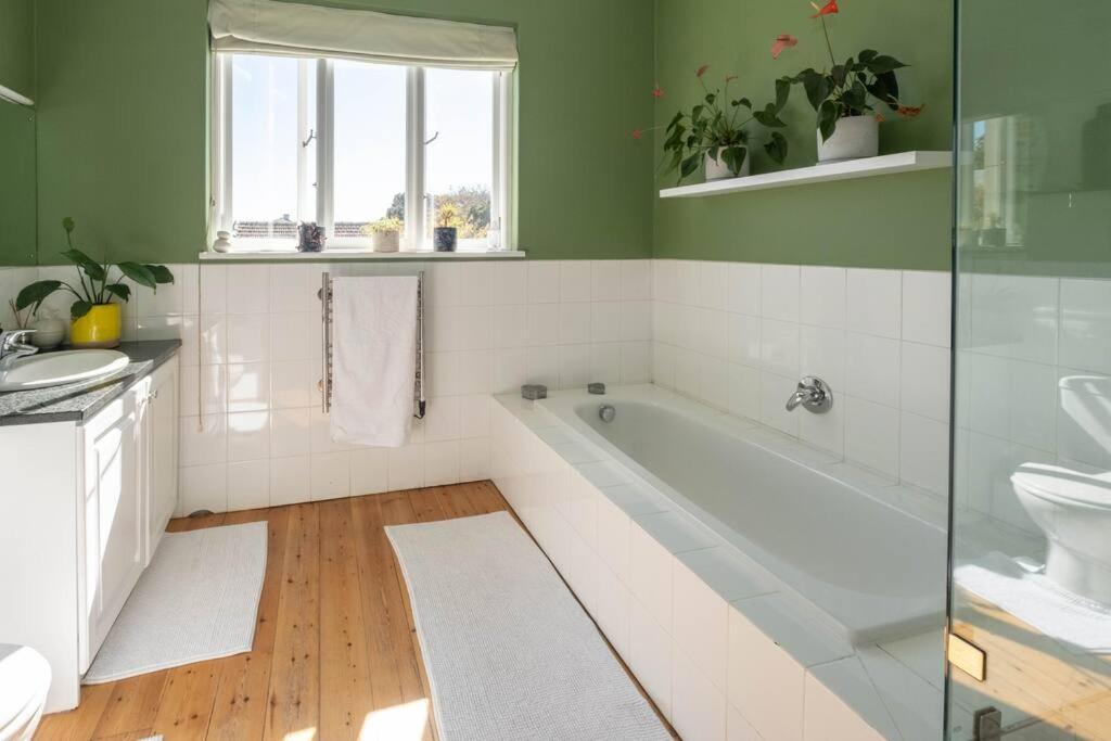 Spacious In Rondebosch Cape Town