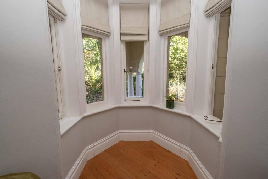 Spacious In Rondebosch * Cape Town