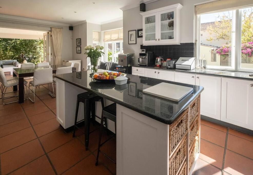 Spacious In Rondebosch Holiday home Cape Town