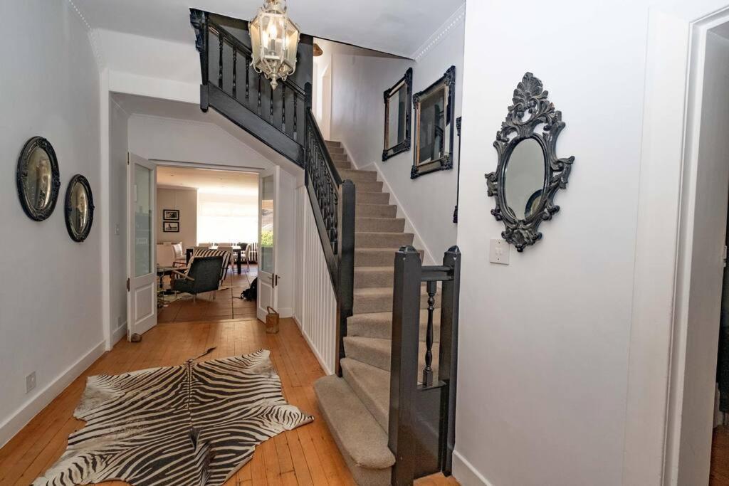 Spacious In Rondebosch *