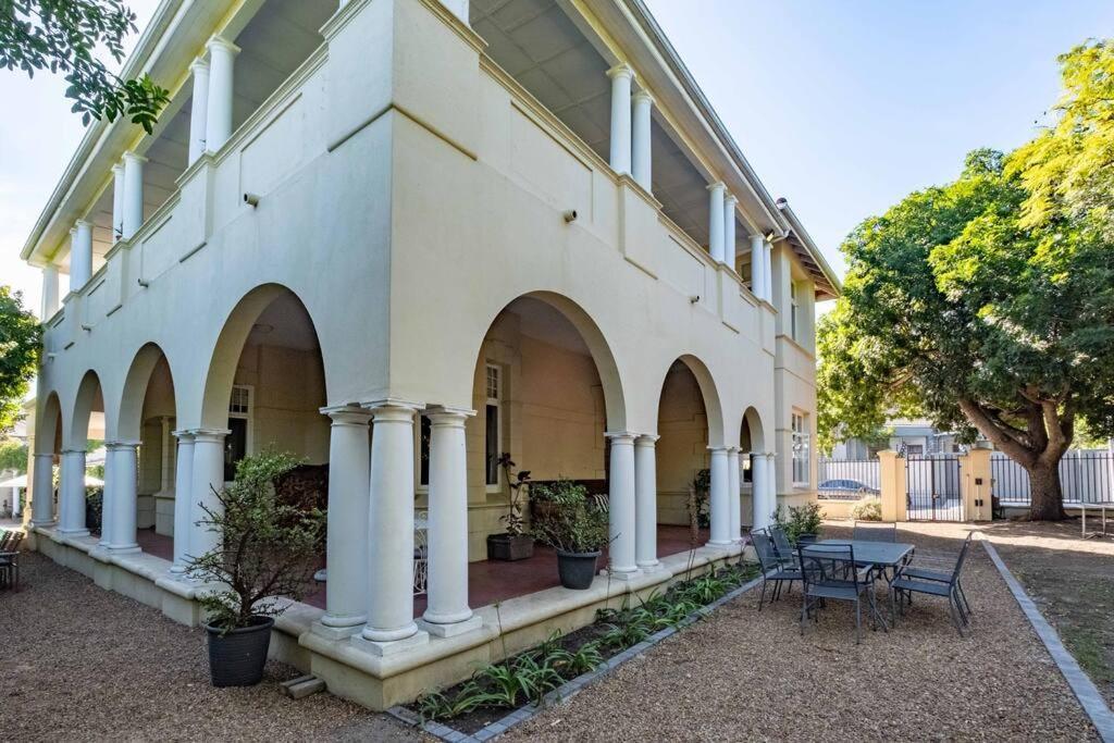 Spacious In Rondebosch * Cape Town