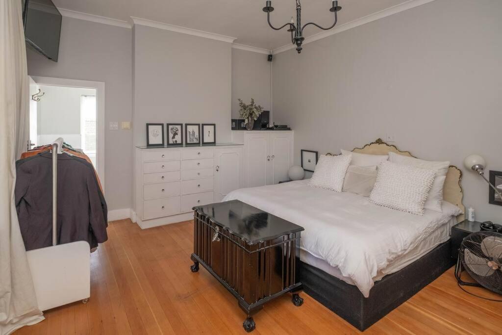 Spacious In Rondebosch Holiday home *