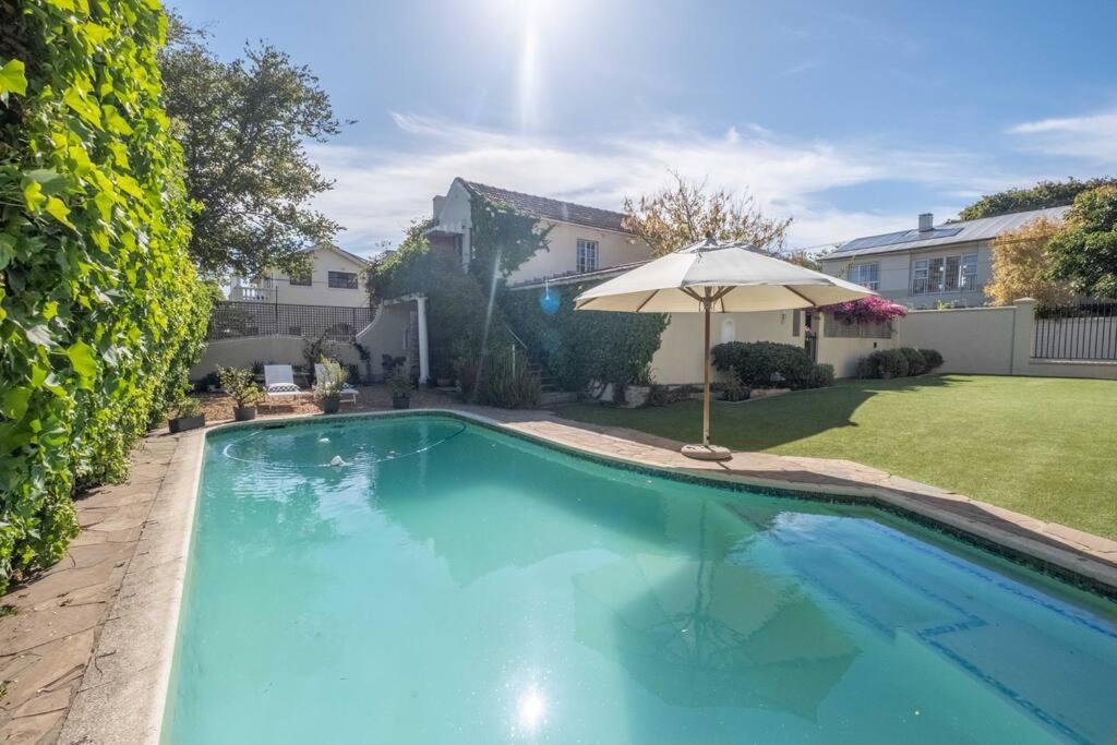 Spacious In Rondebosch * Cape Town