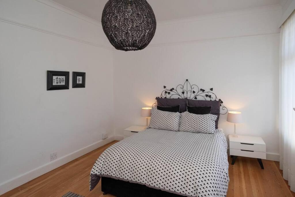 Spacious In Rondebosch Holiday home Cape Town